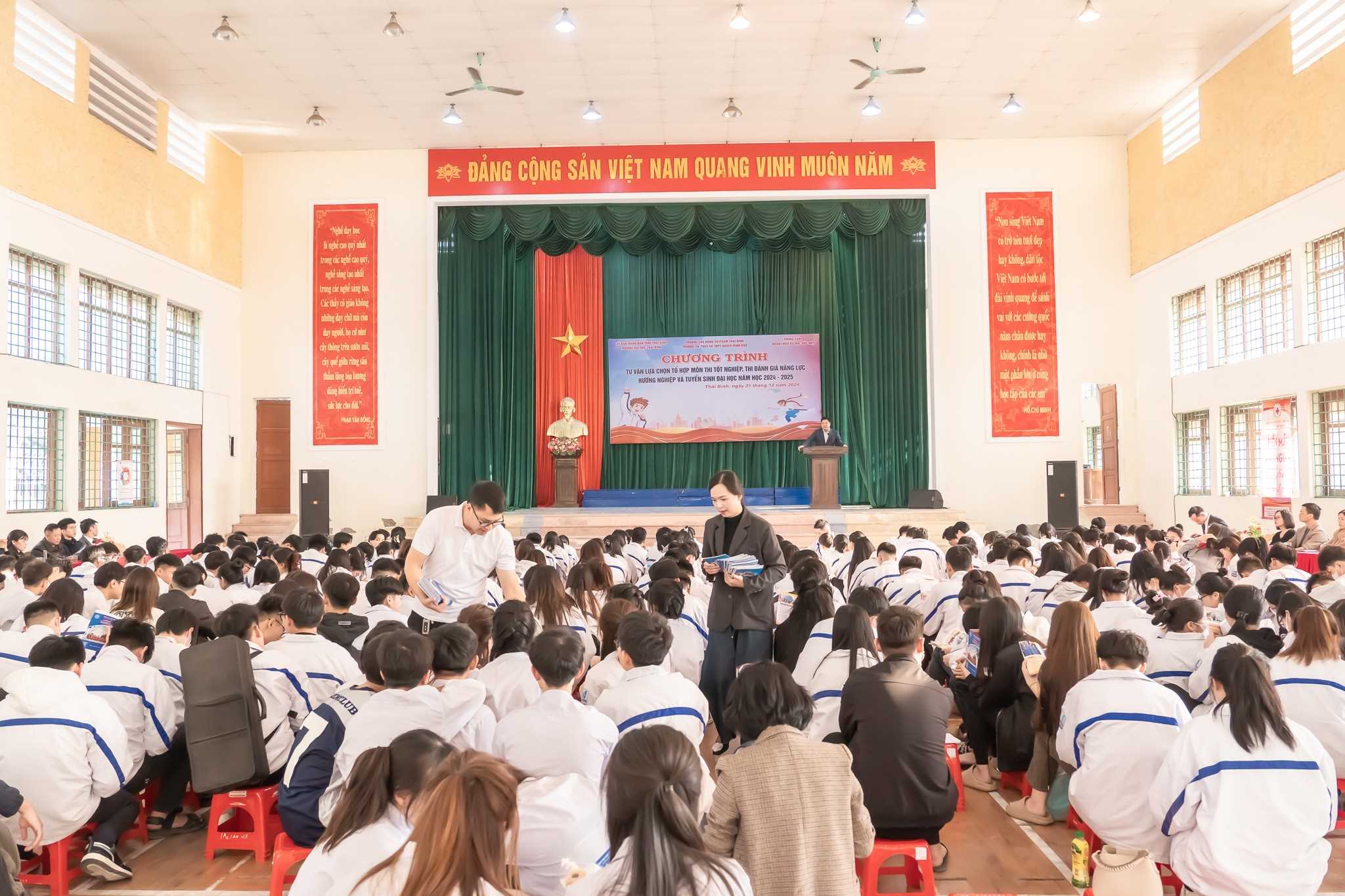 ĐOÀN TUYỂN SINH TRƯỜNG ĐẠI HỌC THÁI BÌNH THAM DỰ CHƯƠNG TRÌNH TƯ VẤN TẠI TRƯỜNG QUÁCH ĐÌNH BẢO